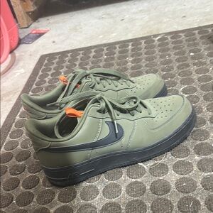 Nike Air Force 1 - Olive and black